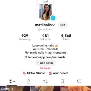 Nail Art Design with Pink and White Accents